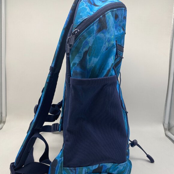 ☆Holiday Sale☆ Dakine WNDR Pack 18L Backpack Blue Hana Print With Safety Whistle - Picture 2 of 5